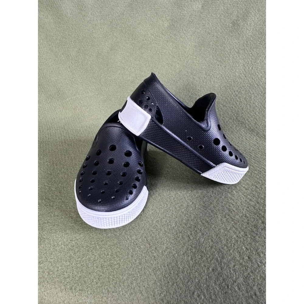 Kids Black Perforated Slip On Water Shoes Sneaker Style Size 4